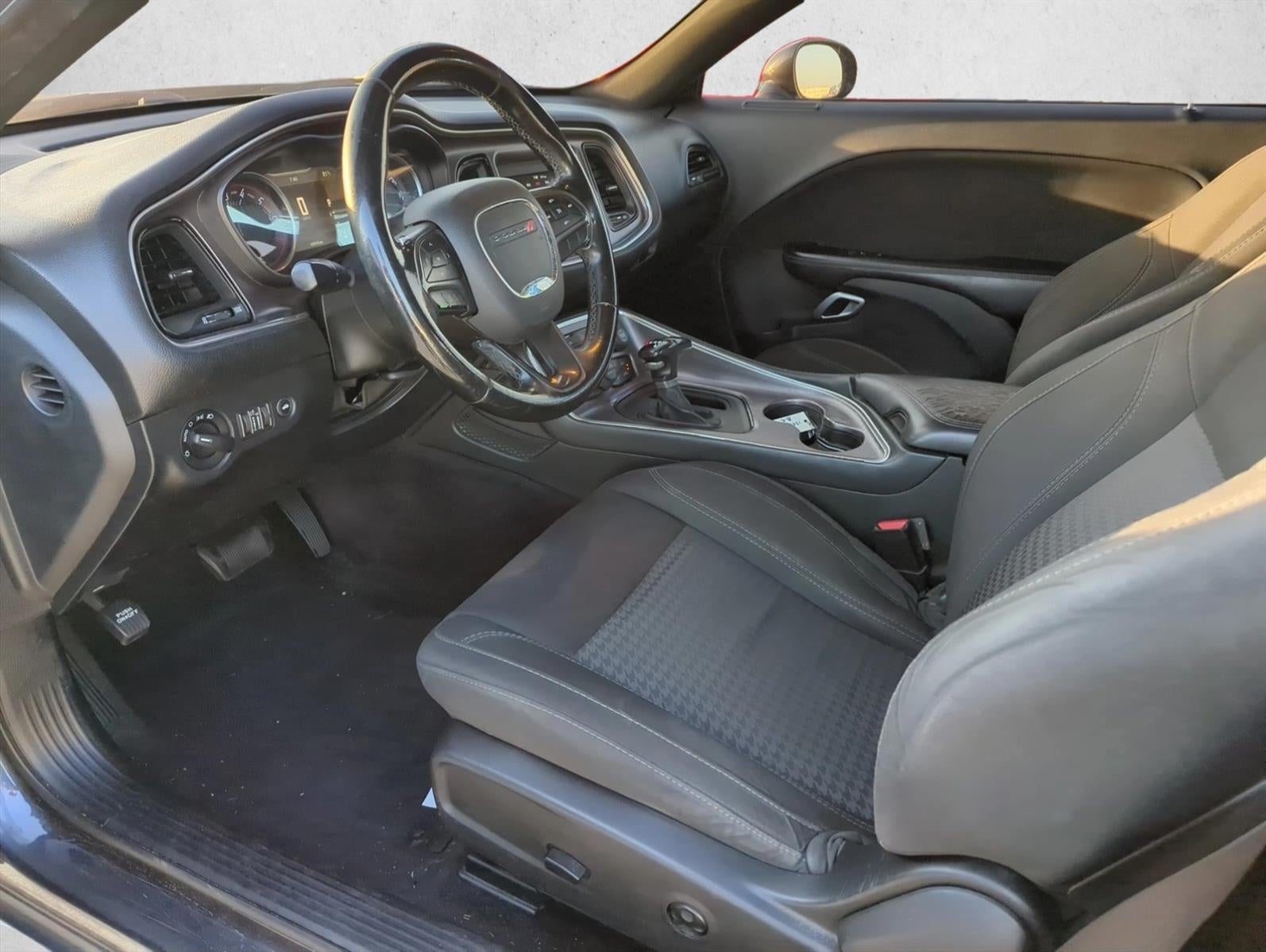 2018 Dodge Challenger SXT RWD