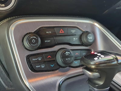 2018 Dodge Challenger SXT RWD