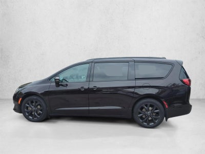 2019 Chrysler Pacifica Limited FWD