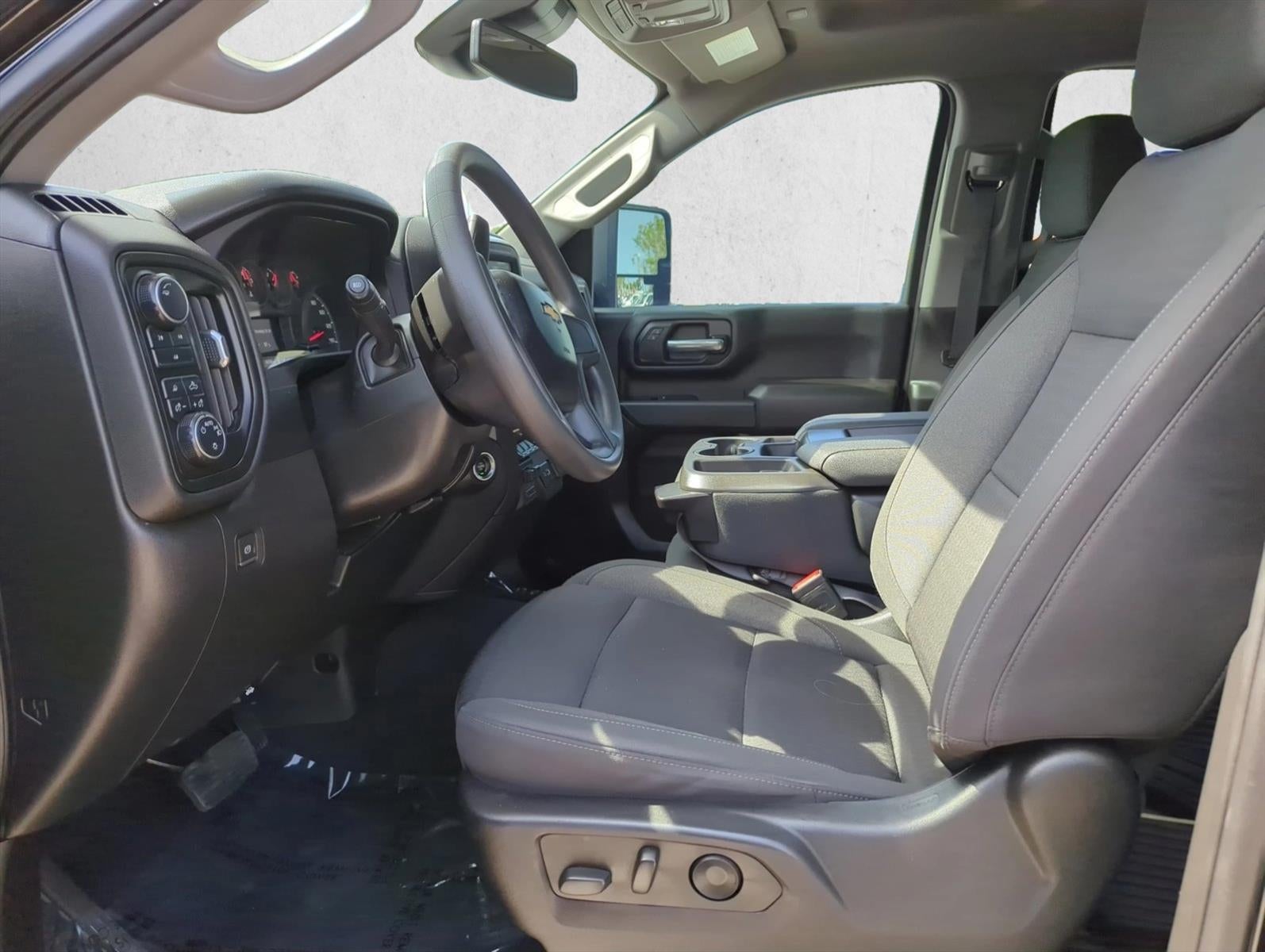 2024 Chevrolet Silverado 2500 HD Crew Cab Standard Box 4-Wheel Drive Custom