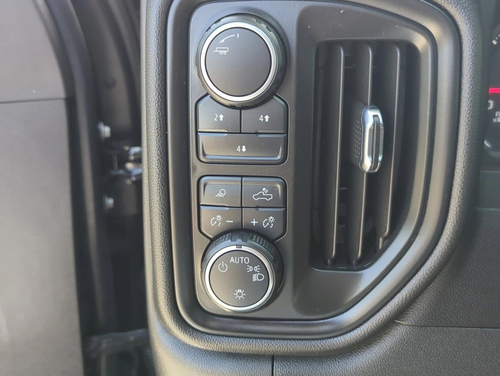 2024 Chevrolet Silverado 2500 HD Crew Cab Standard Box 4-Wheel Drive Custom