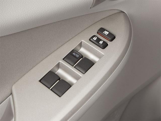 2013 Toyota Corolla 4dr Sdn Auto LE (Natl)