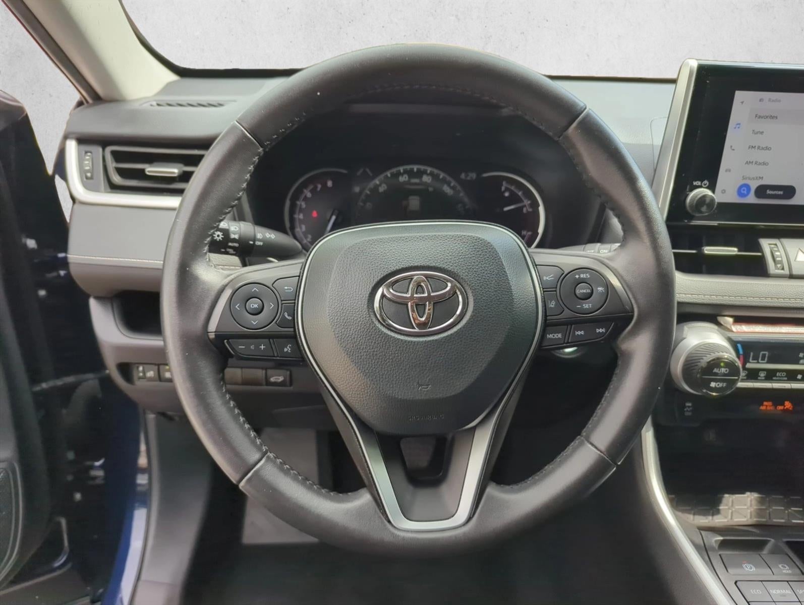 2025 Toyota RAV4 XLE Premium AWD (Natl)
