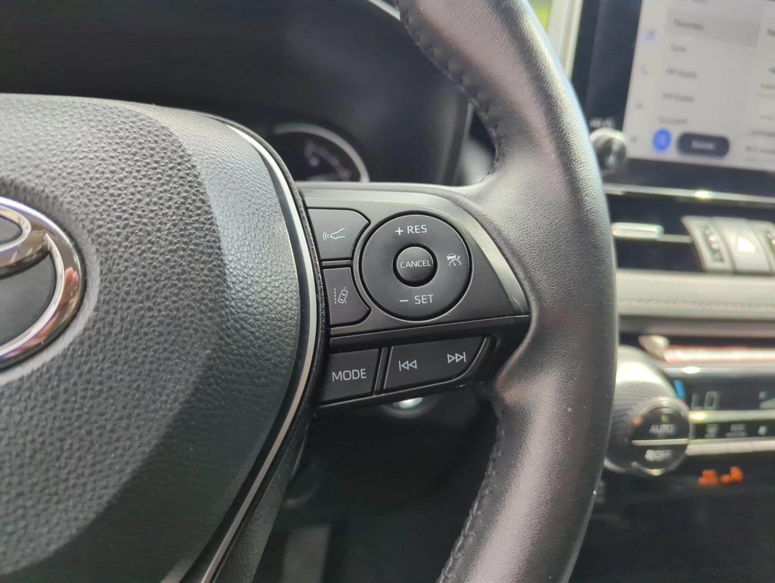 2025 Toyota RAV4 XLE Premium AWD (Natl)