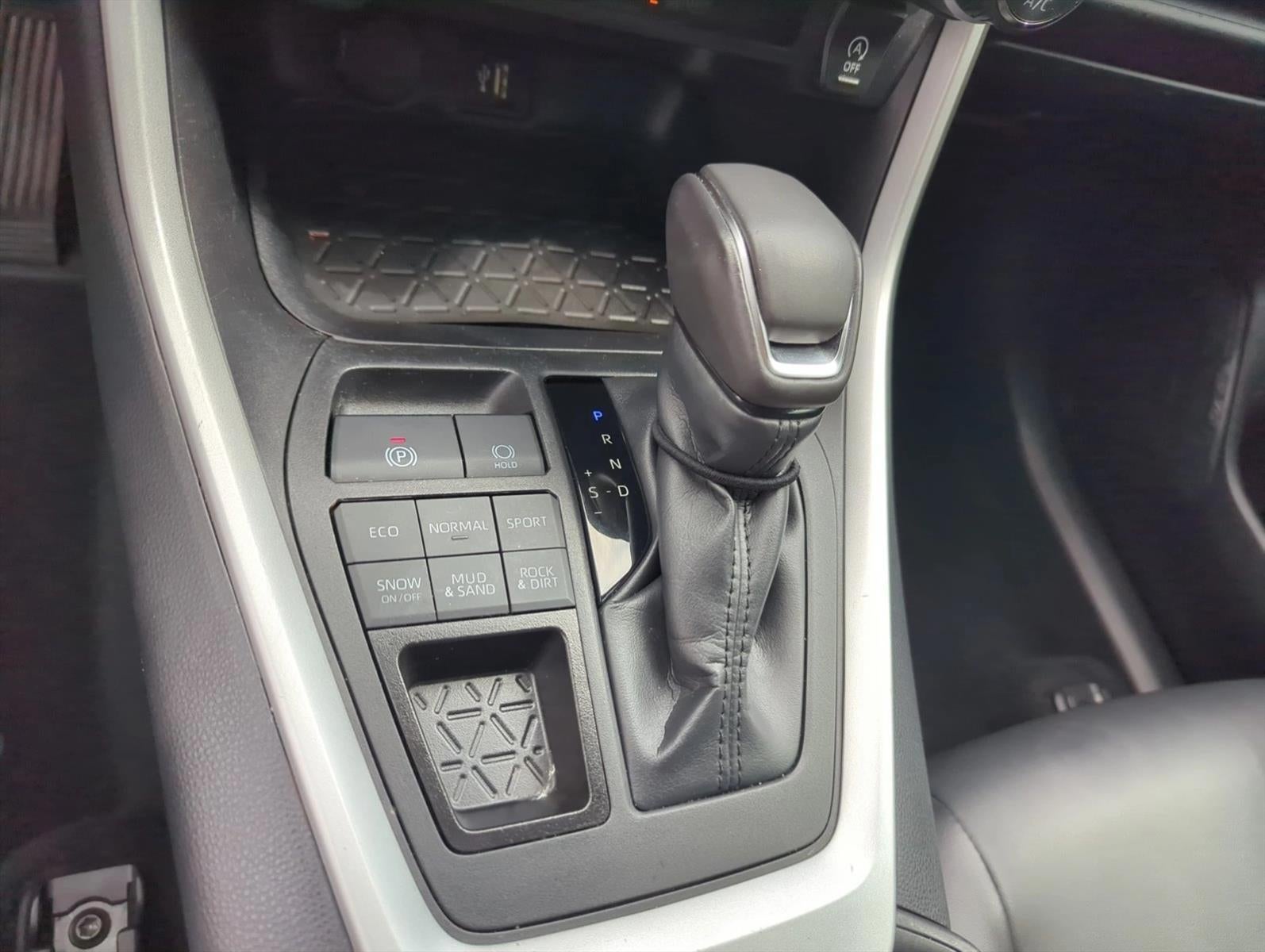 2025 Toyota RAV4 XLE Premium AWD (Natl)