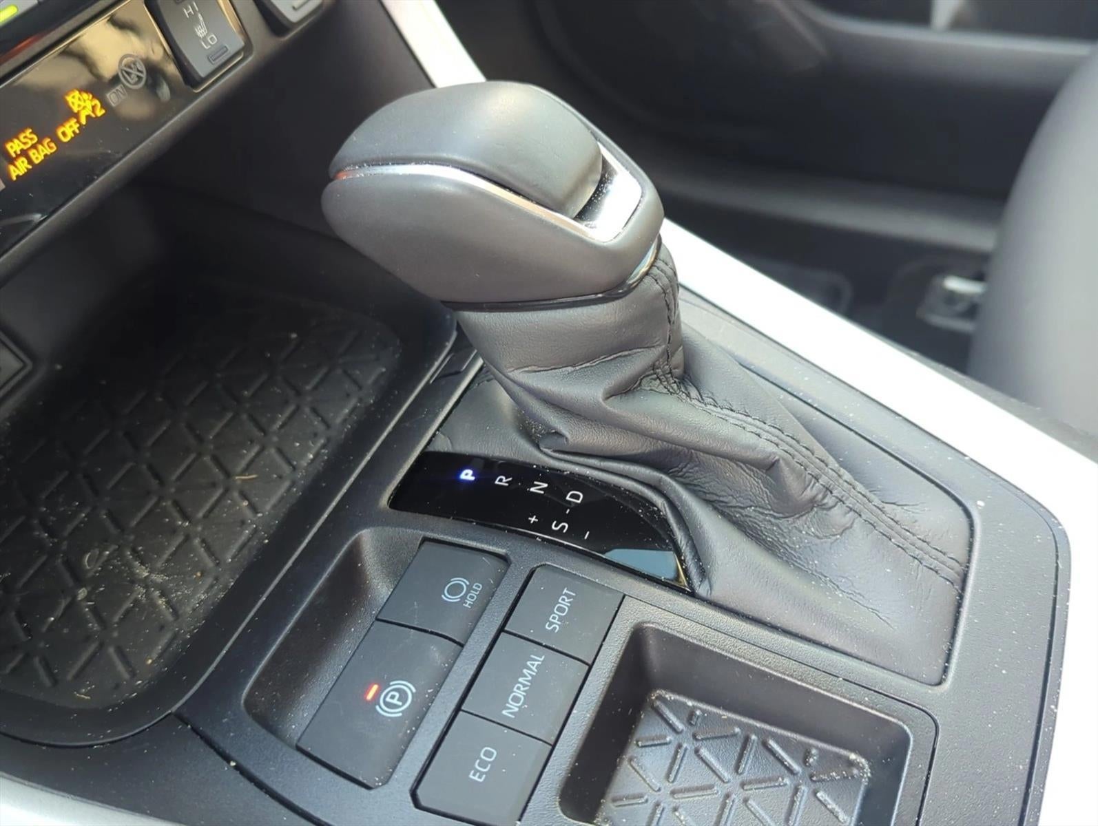 2025 Toyota RAV4 XLE Premium FWD (Natl)