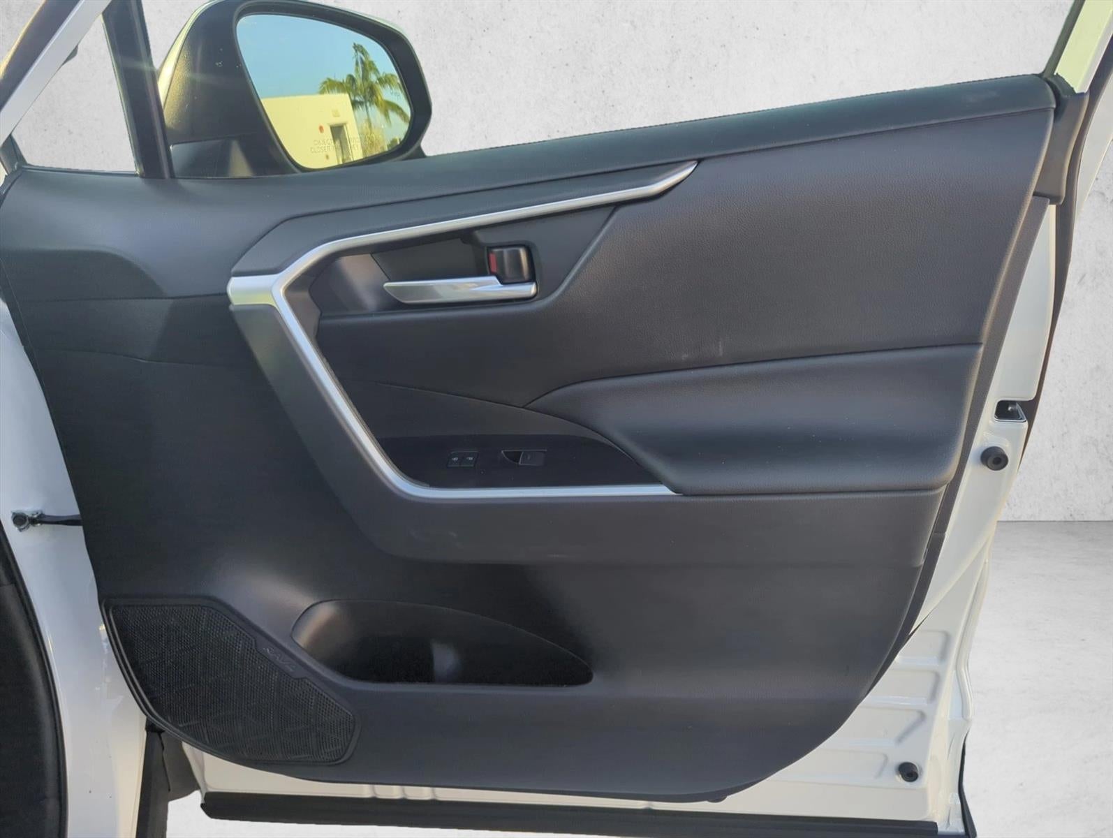 2025 Toyota RAV4 XLE Premium FWD (Natl)