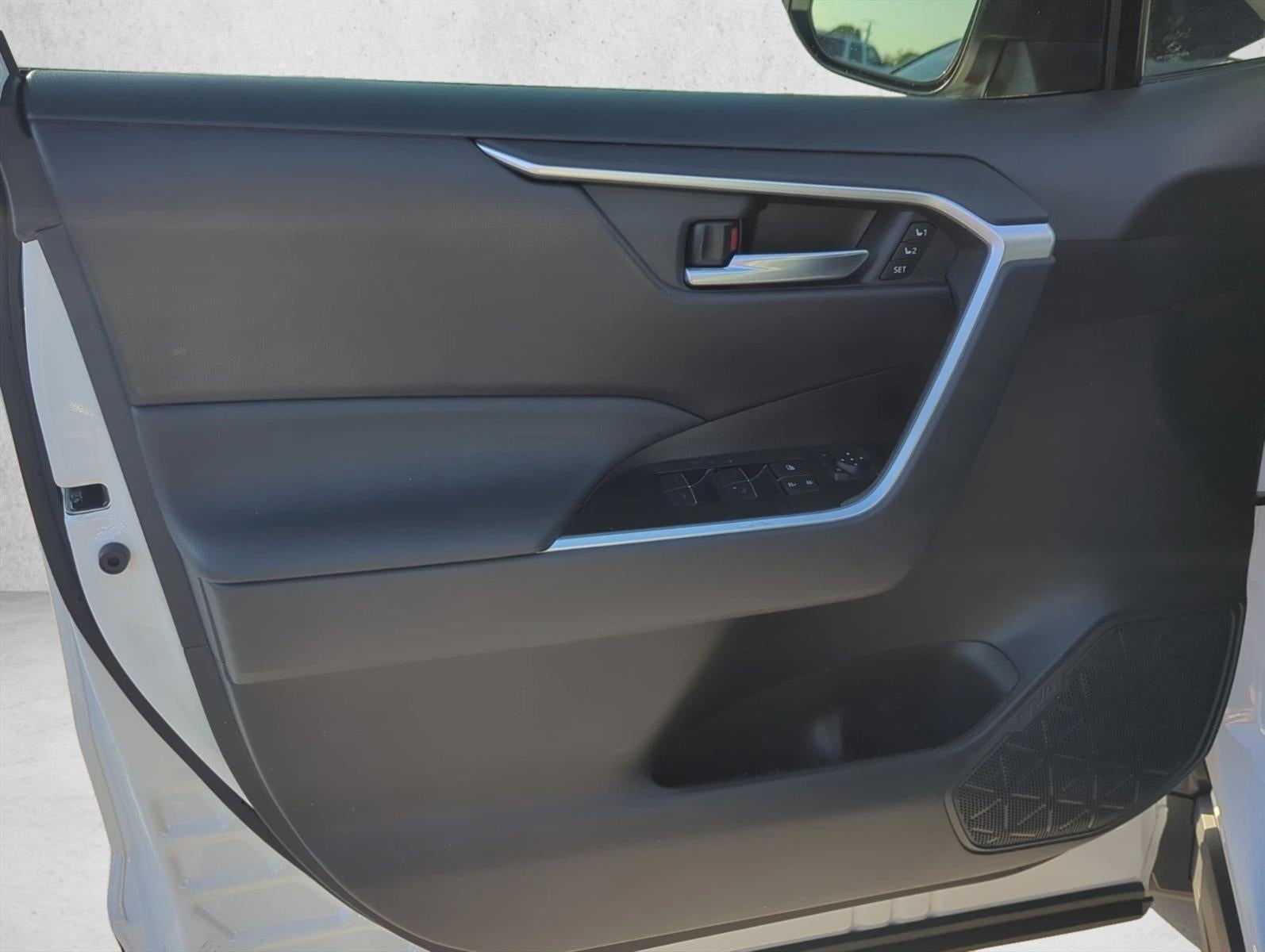 2025 Toyota RAV4 XLE Premium FWD (Natl)