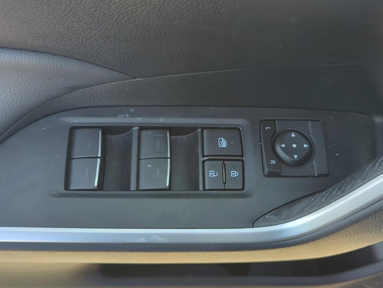 2025 Toyota RAV4 XLE Premium FWD (Natl)