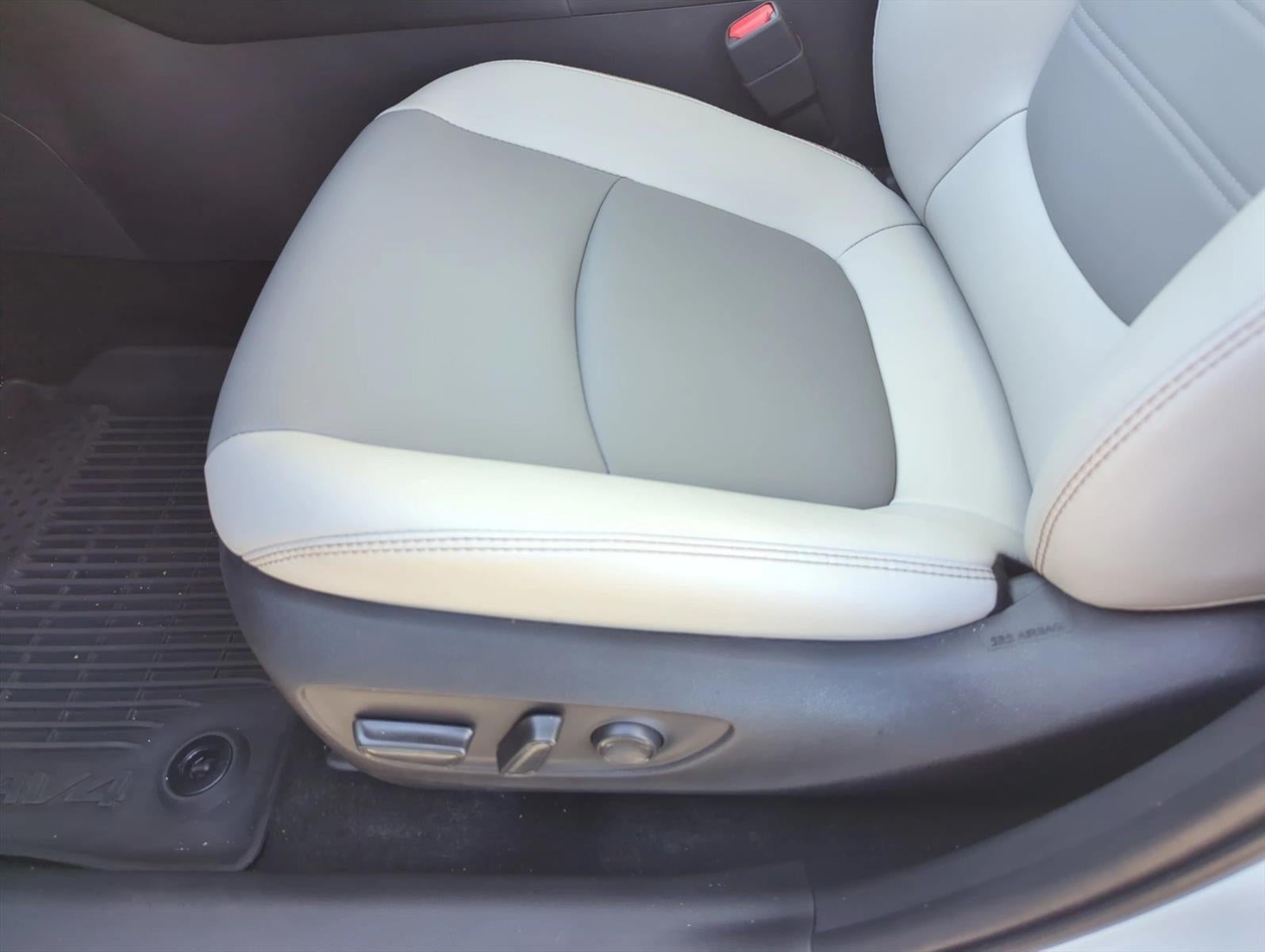 2025 Toyota RAV4 XLE Premium FWD (Natl)