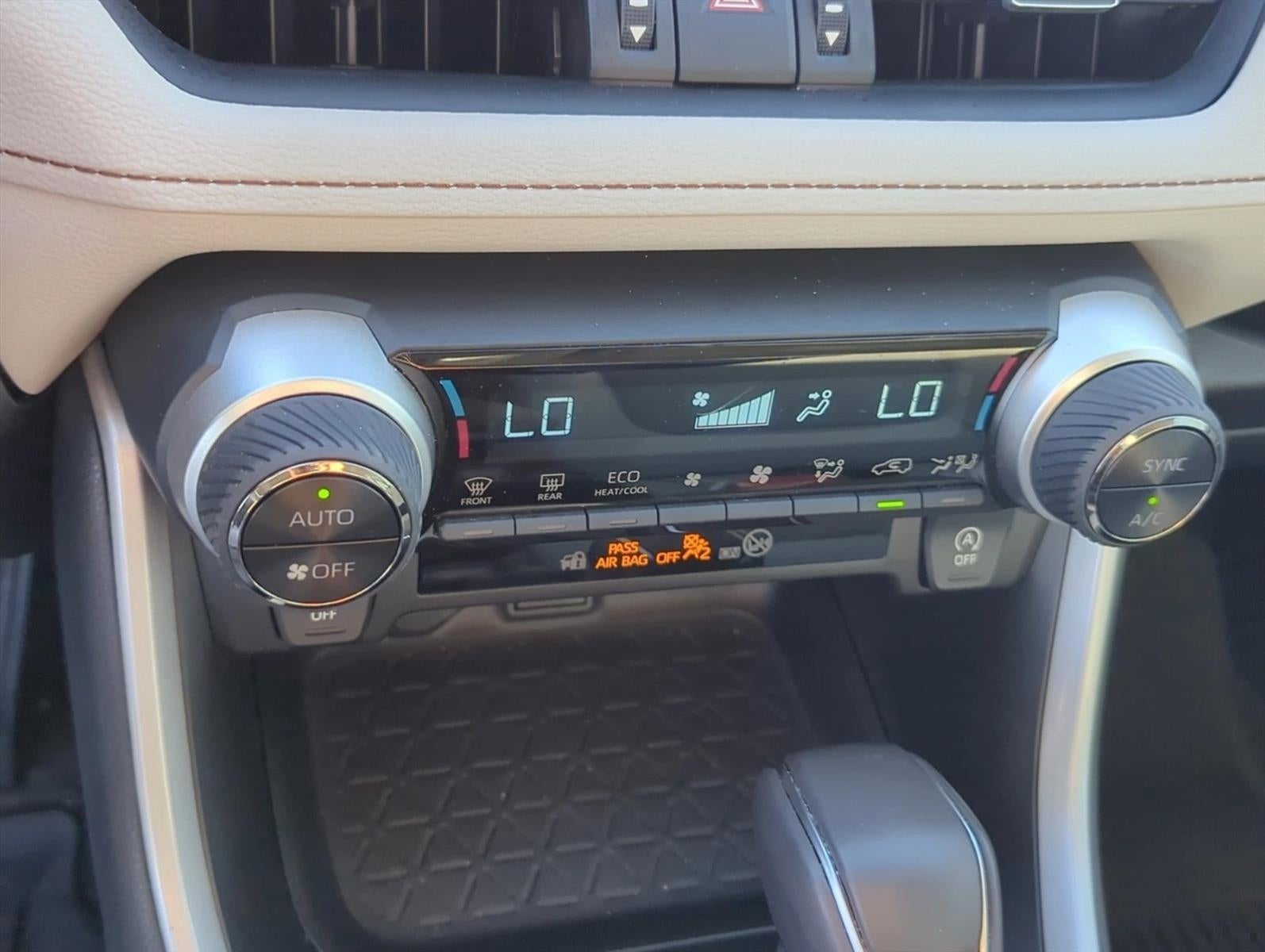 2025 Toyota RAV4 XLE Premium FWD (Natl)