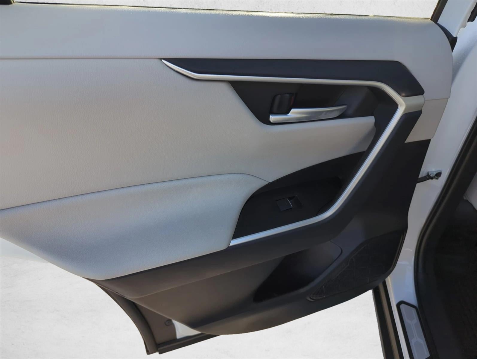 2025 Toyota RAV4 XLE Premium FWD (Natl)