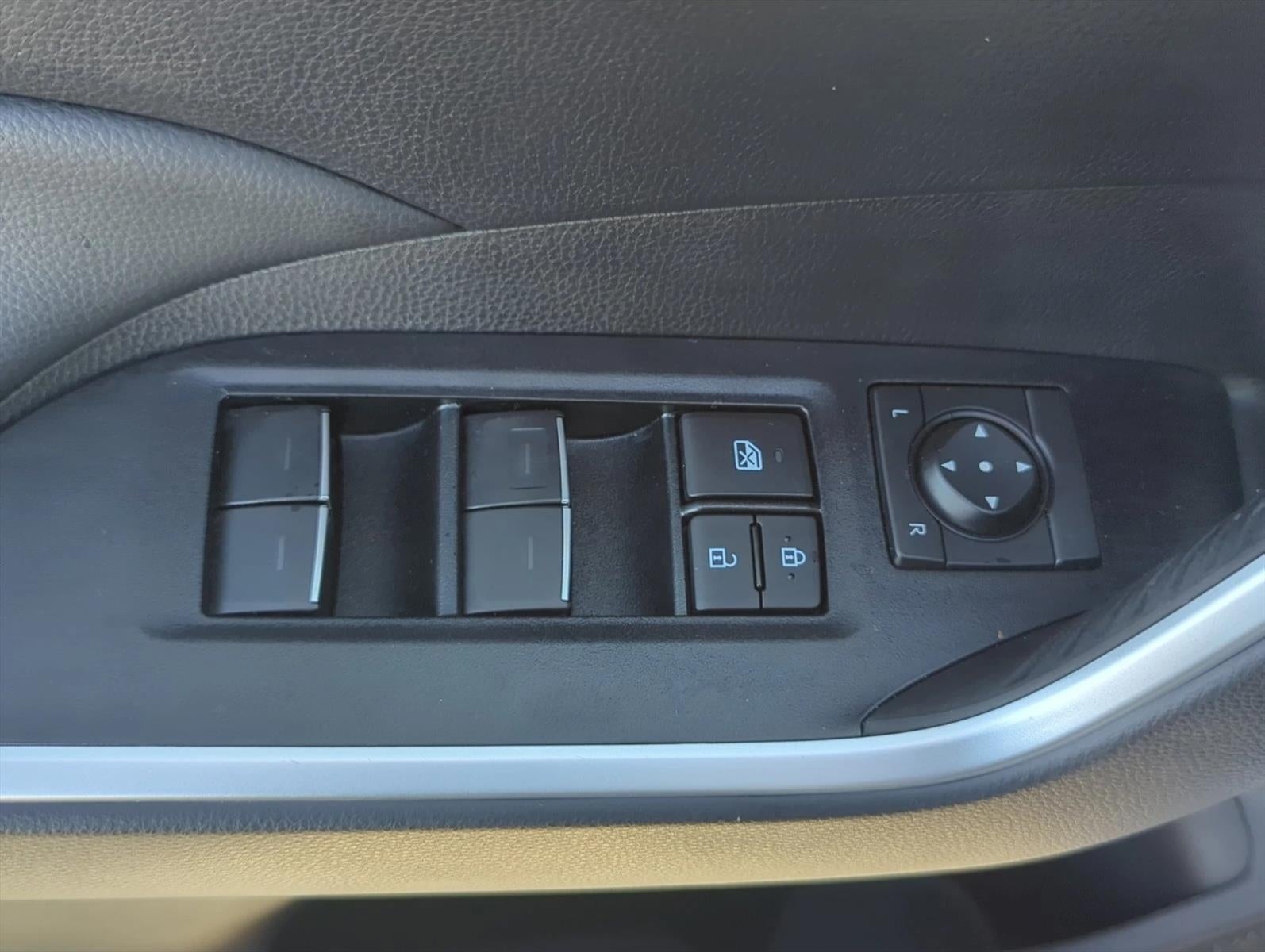 2025 Toyota RAV4 XLE Premium FWD (Natl)