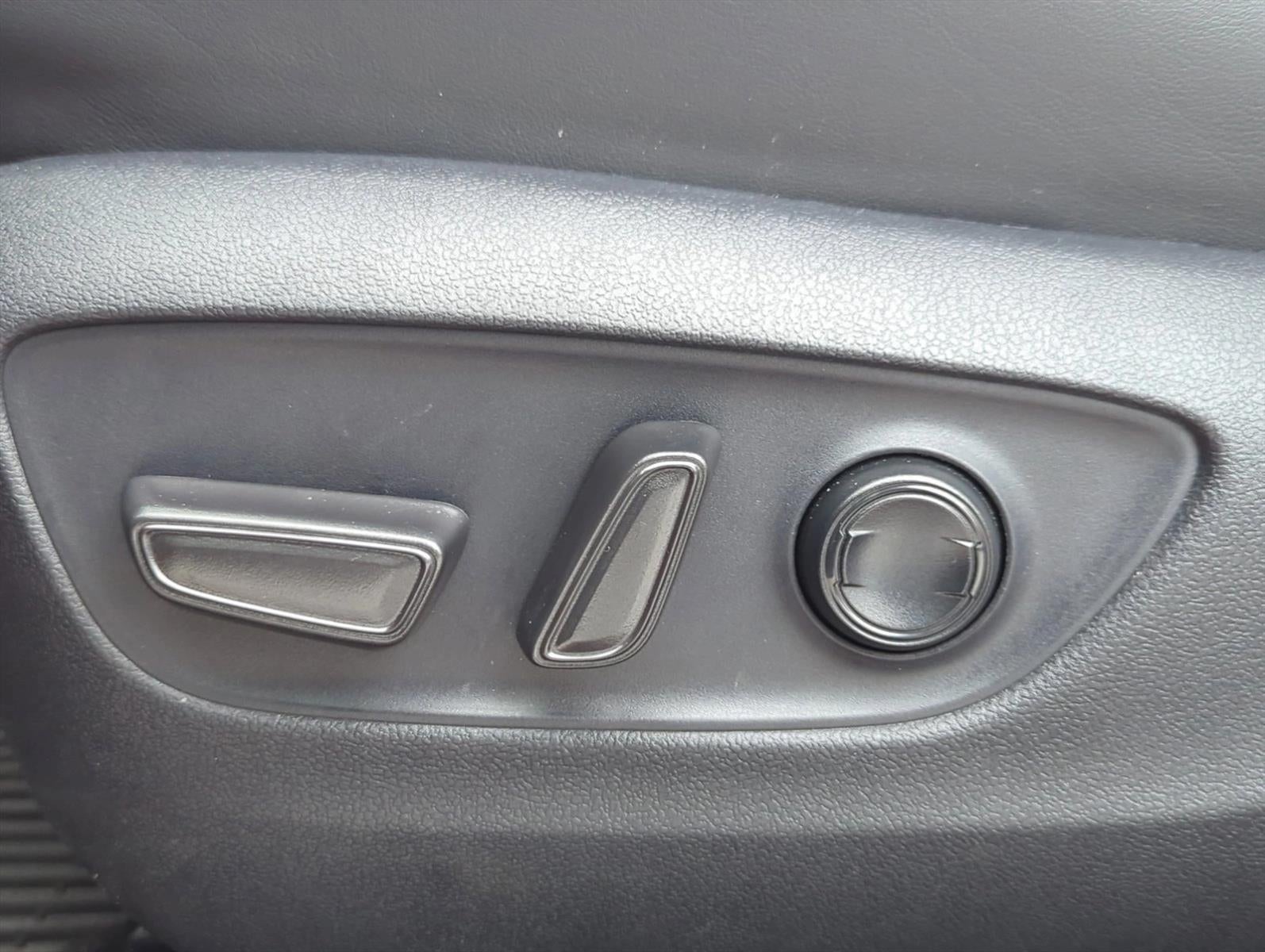 2025 Toyota RAV4 XLE Premium FWD (Natl)