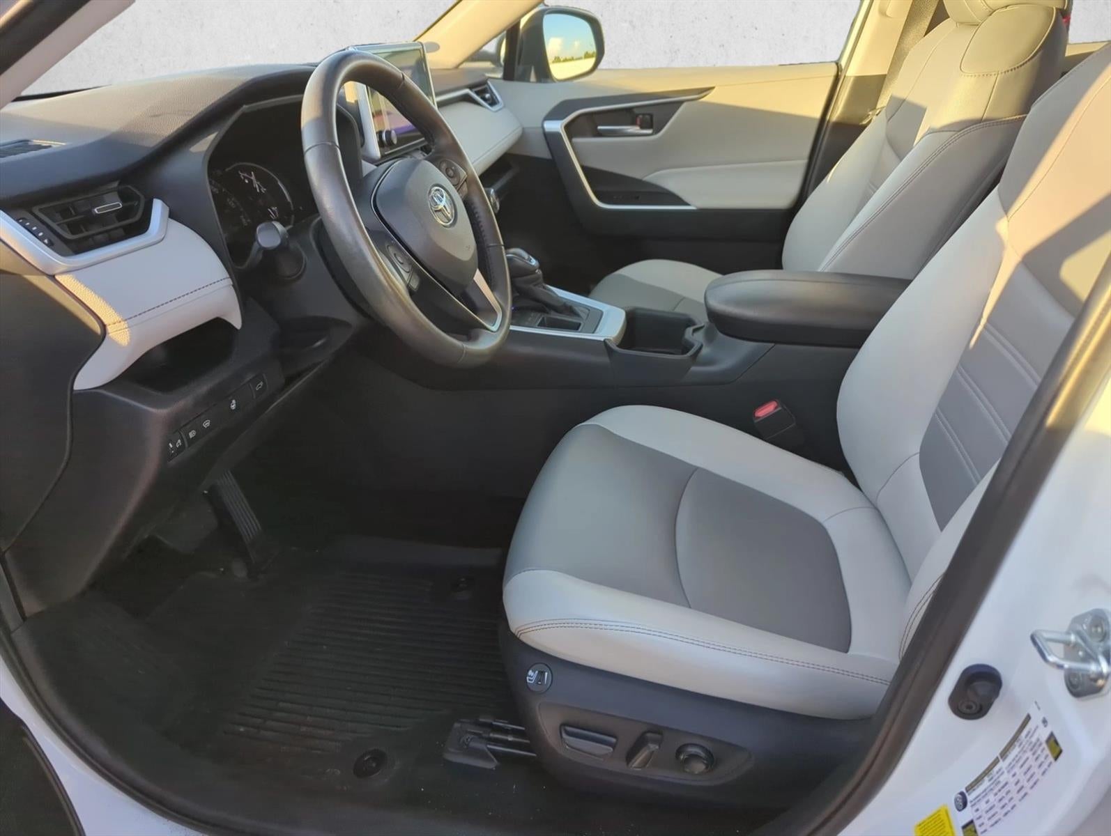 2024 Toyota RAV4 XLE Premium FWD (Natl)