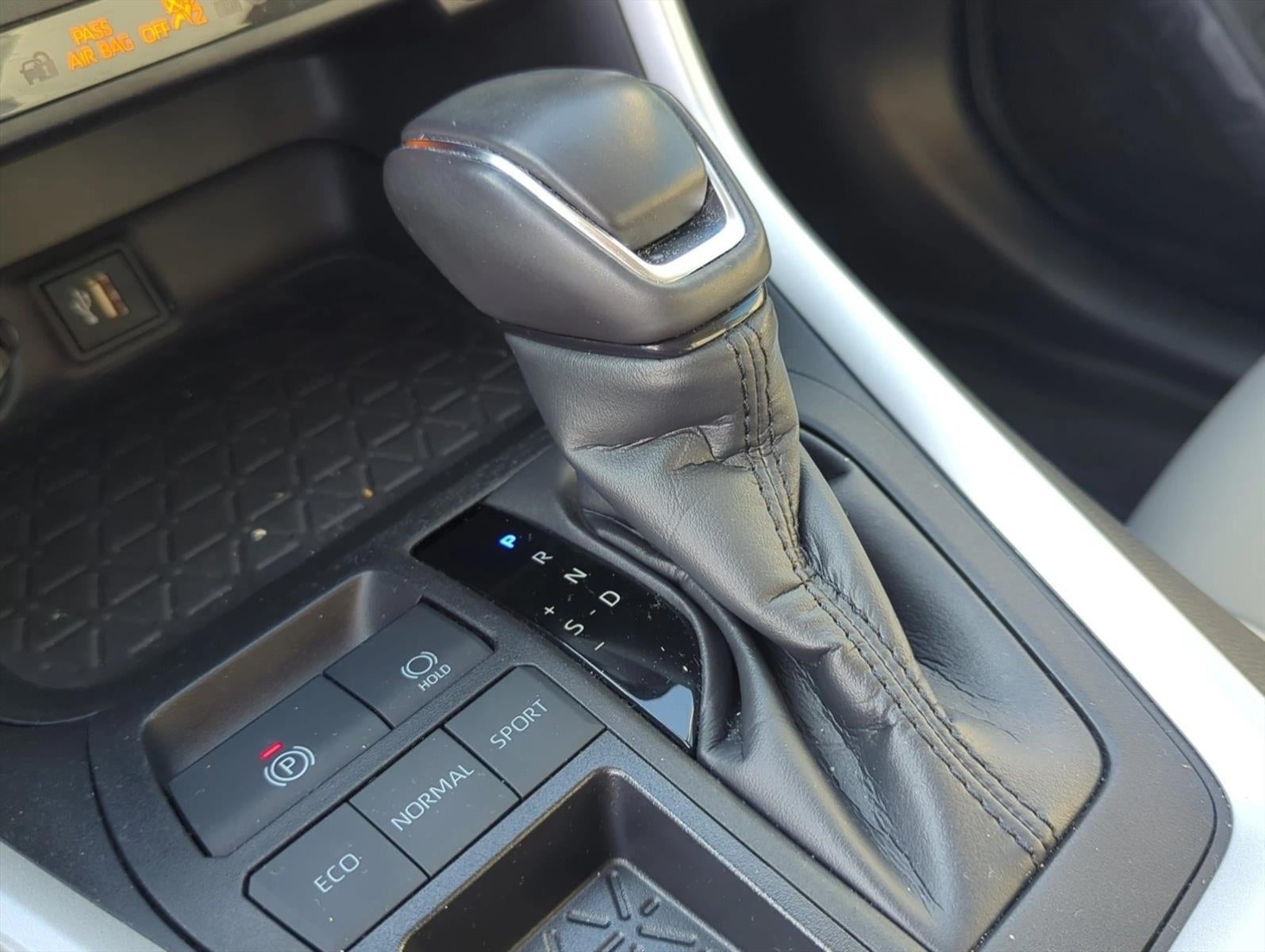 2023 Toyota RAV4 XLE Premium FWD (Natl)