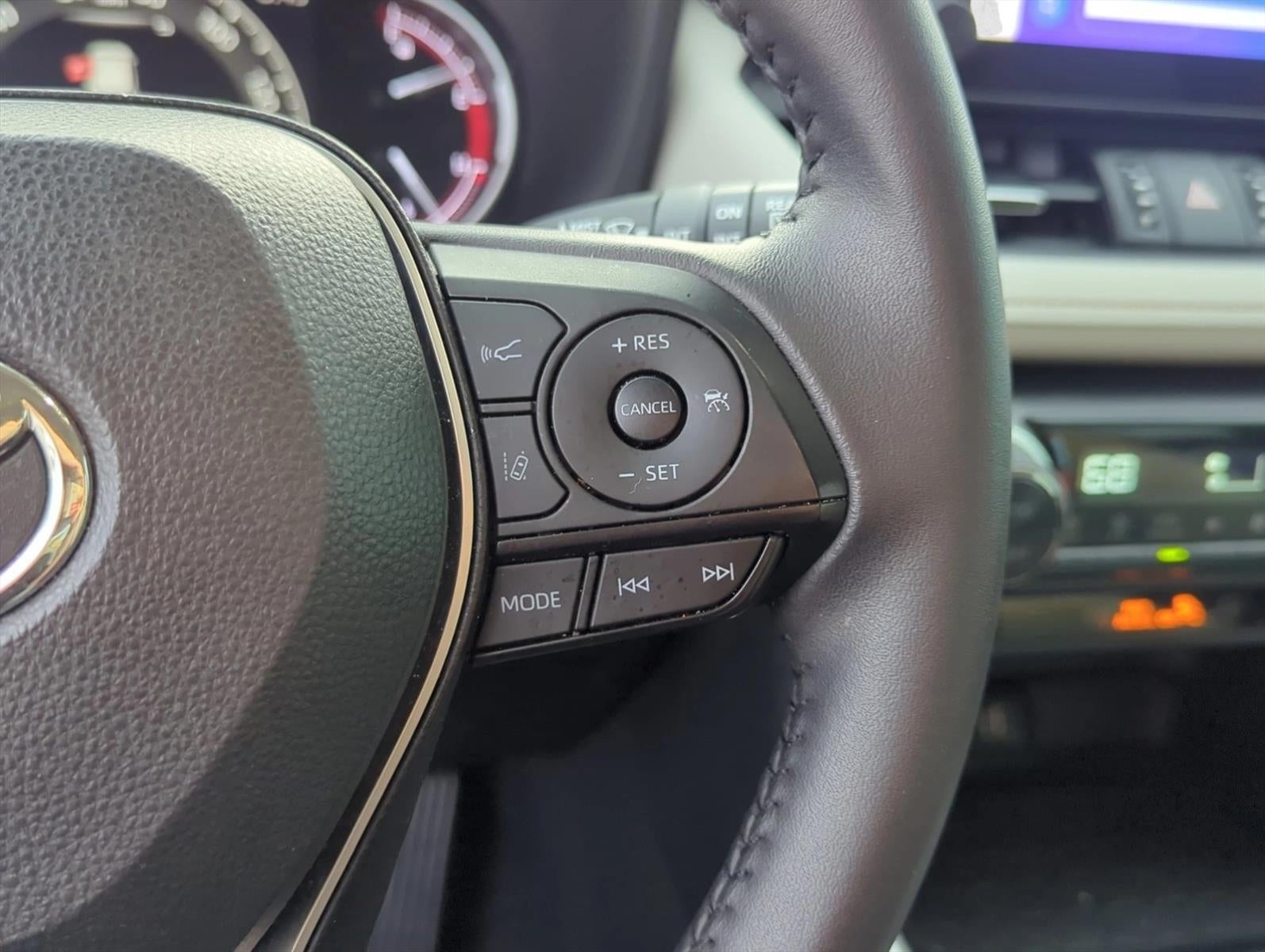 2024 Toyota RAV4 XLE Premium FWD (Natl)