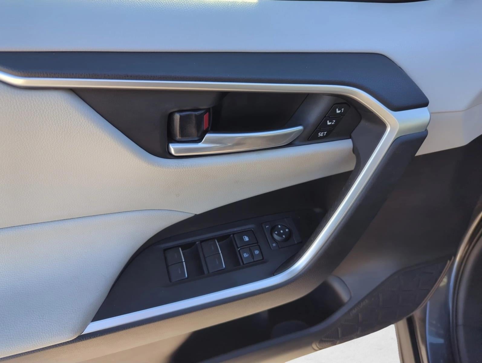 2025 Toyota RAV4 XLE Premium FWD (Natl)