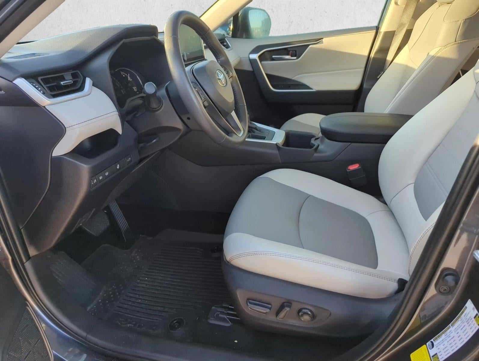 2025 Toyota RAV4 XLE Premium FWD (Natl)