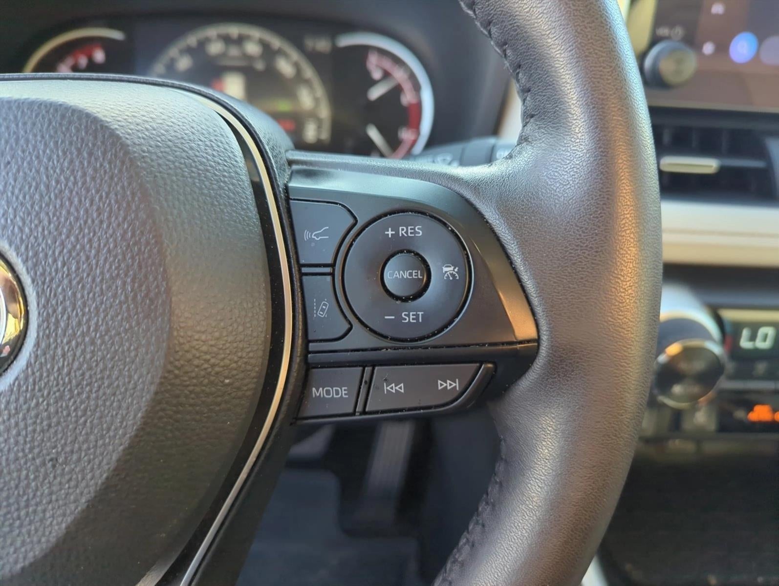 2025 Toyota RAV4 XLE Premium FWD (Natl)