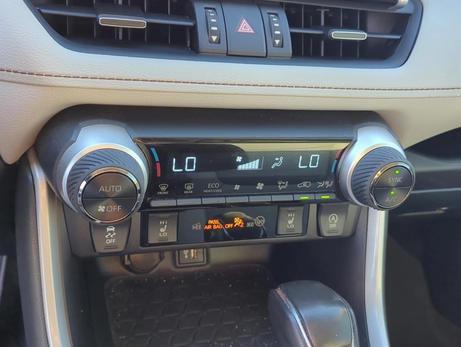 2025 Toyota RAV4 XLE Premium FWD (Natl)