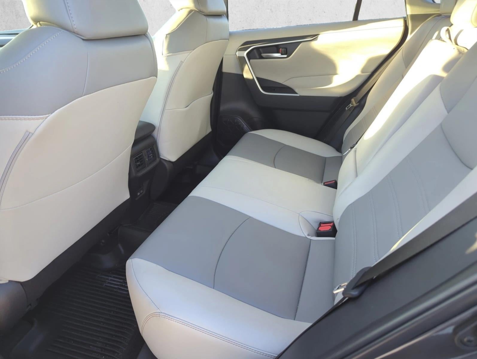 2025 Toyota RAV4 XLE Premium FWD (Natl)