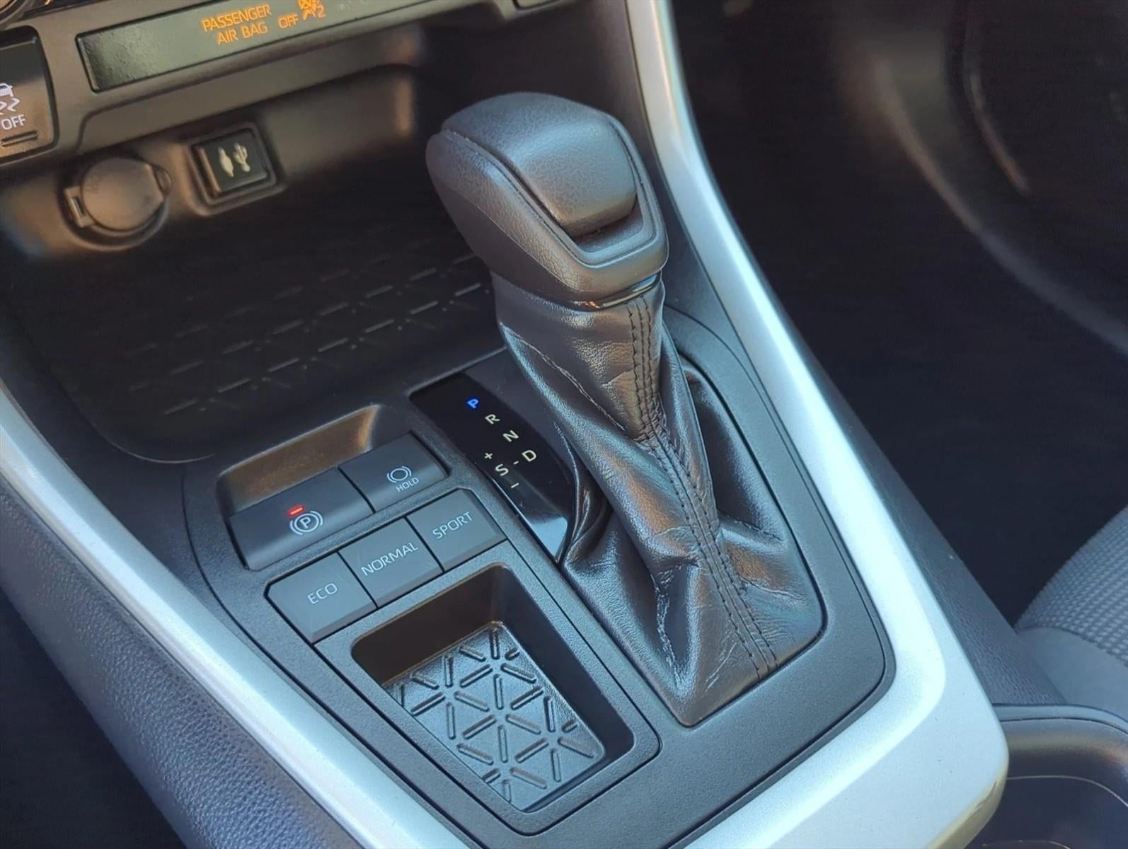 2019 Toyota RAV4 LE FWD (GS)