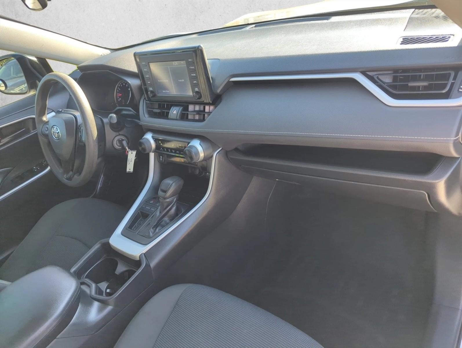 2019 Toyota RAV4 LE FWD (GS)