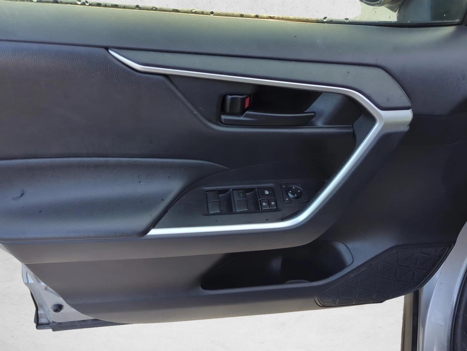 2022 Toyota RAV4 LE FWD (GS)