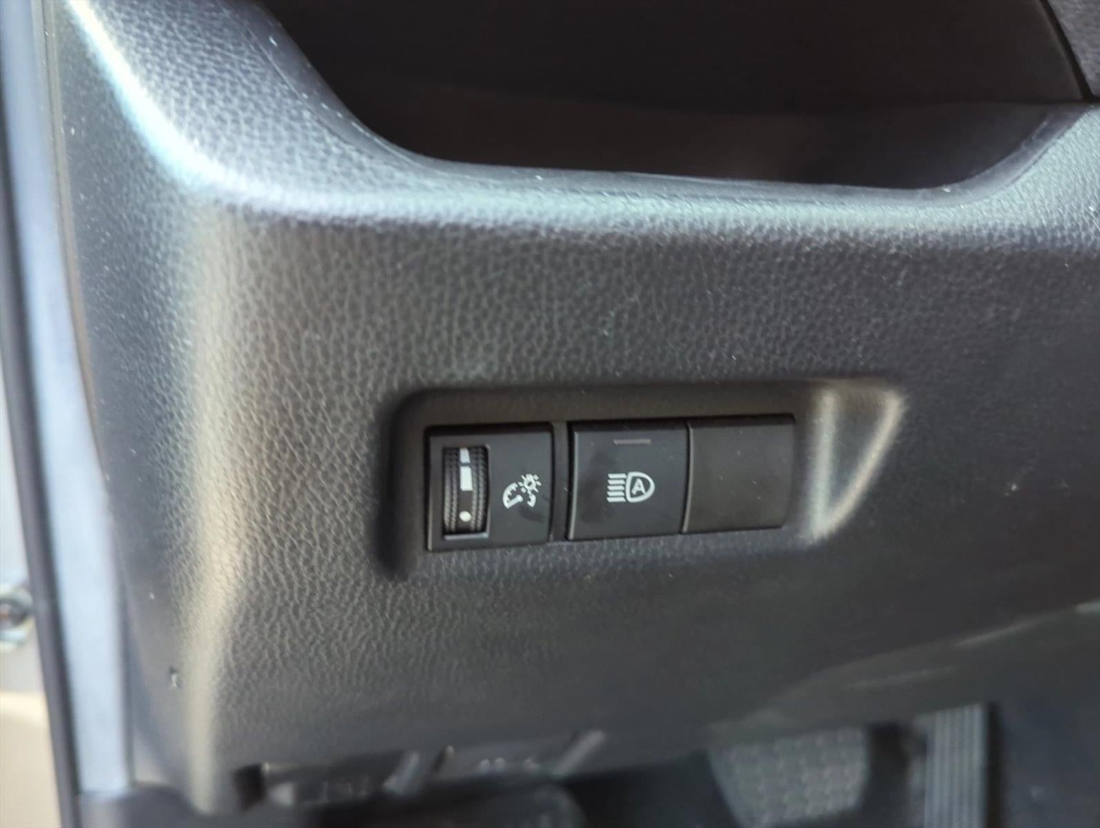 2022 Toyota RAV4 LE FWD (GS)