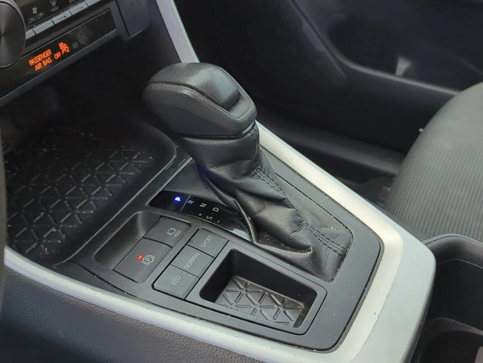 2022 Toyota RAV4 LE FWD (GS)
