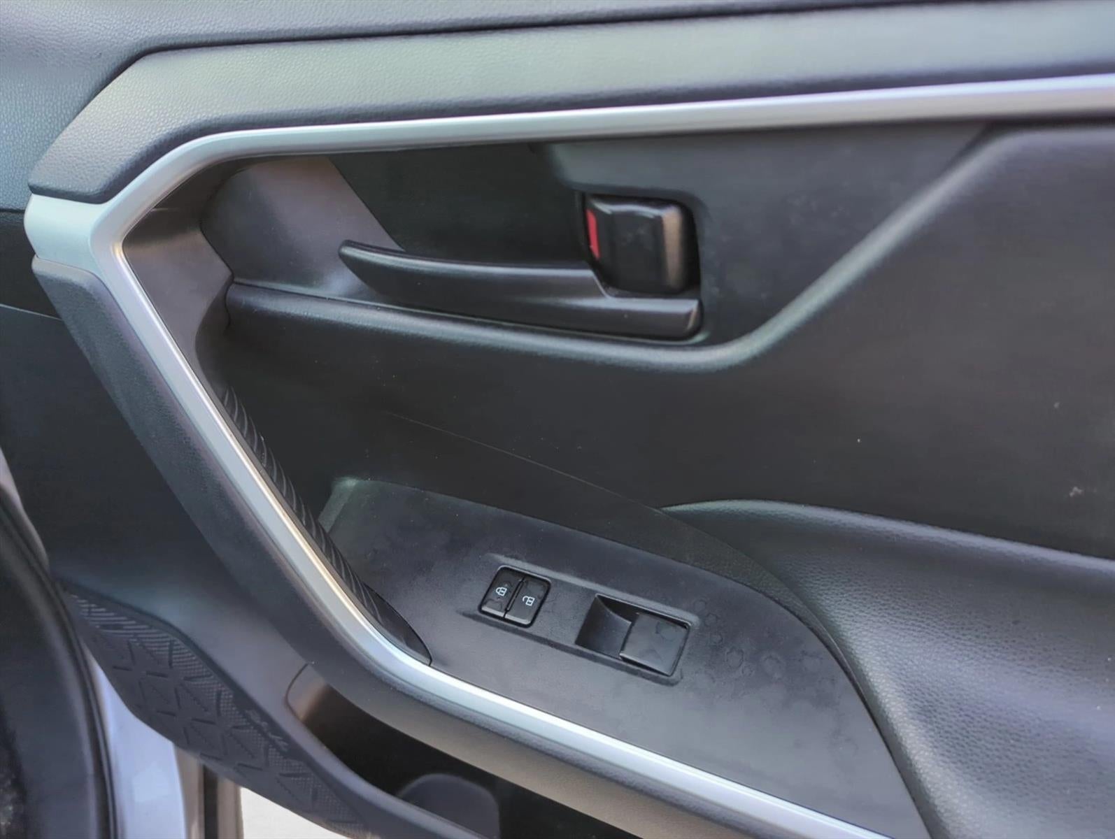 2022 Toyota RAV4 LE FWD (GS)