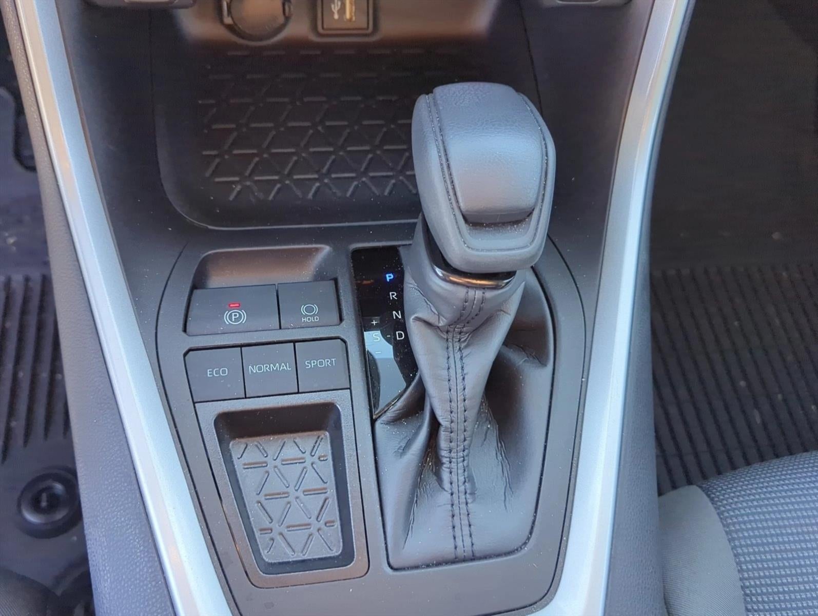 2023 Toyota RAV4 LE FWD (GS)