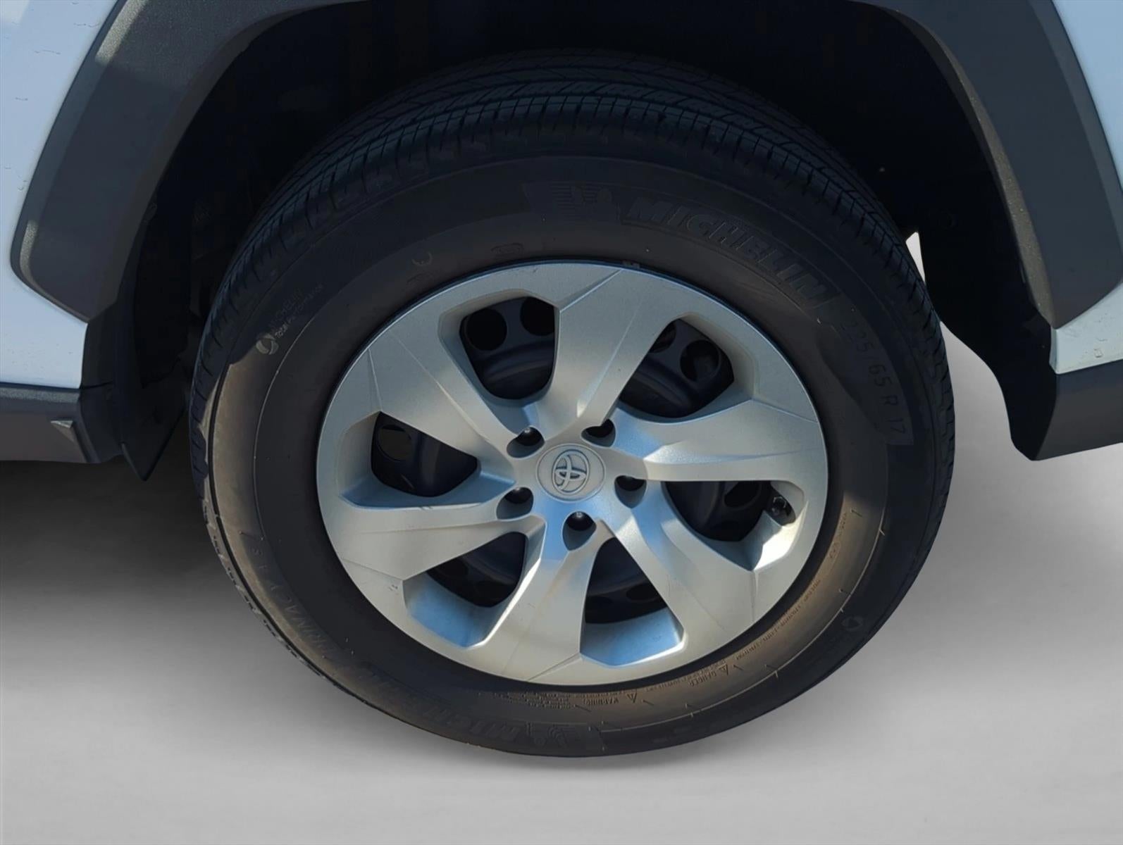 2023 Toyota RAV4 LE FWD (GS)