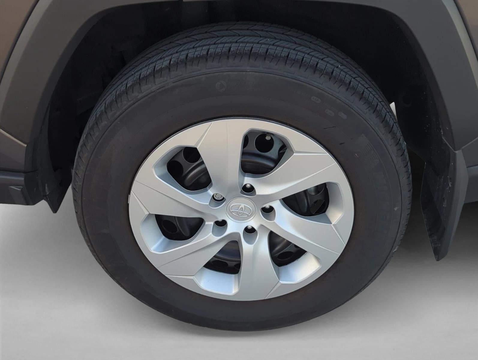 2025 Toyota RAV4 LE FWD (GS)