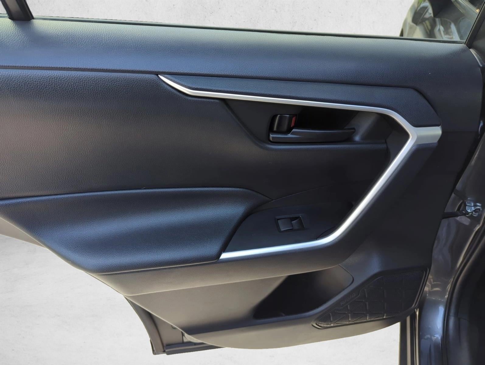 2021 Toyota RAV4 LE FWD (GS)