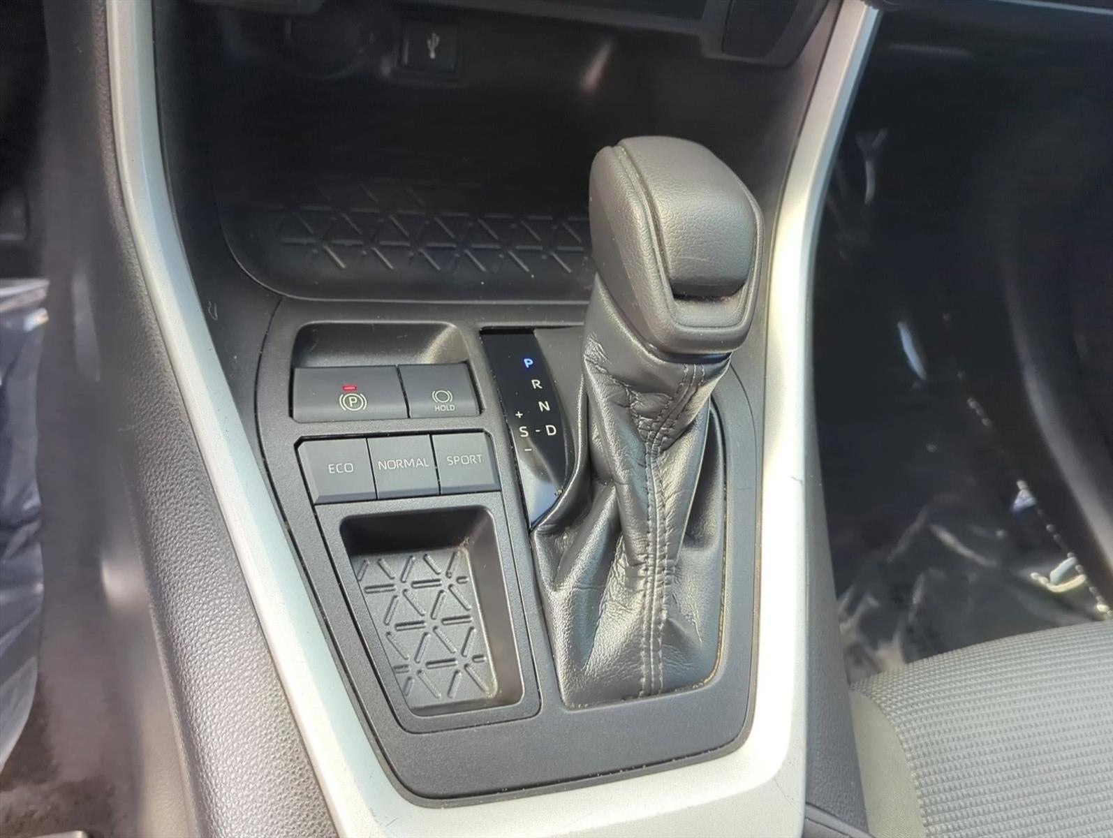 2021 Toyota RAV4 LE FWD (GS)