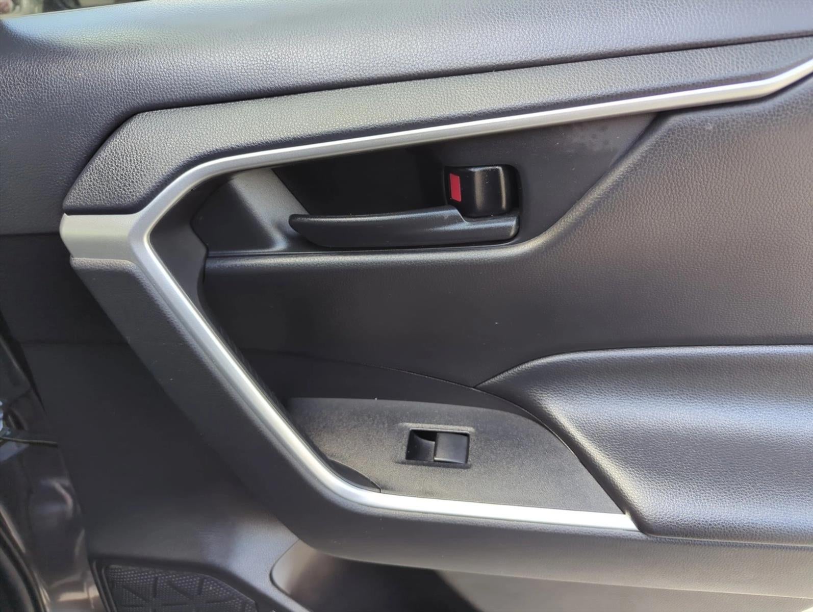 2021 Toyota RAV4 LE FWD (GS)