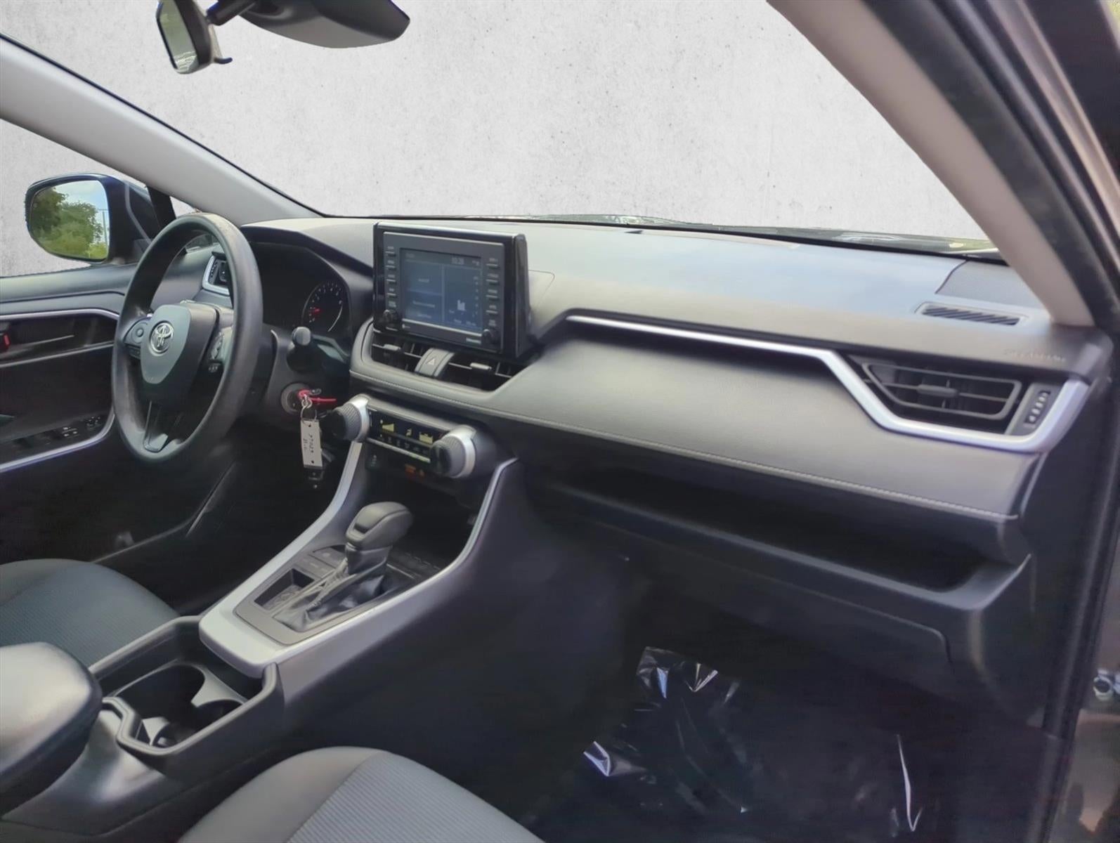 2021 Toyota RAV4 LE FWD (GS)