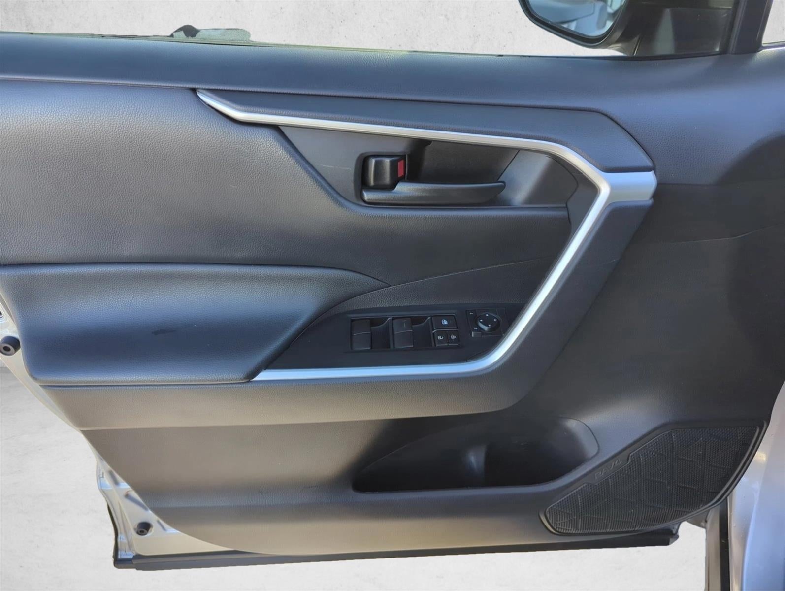 2021 Toyota RAV4 LE FWD (GS)