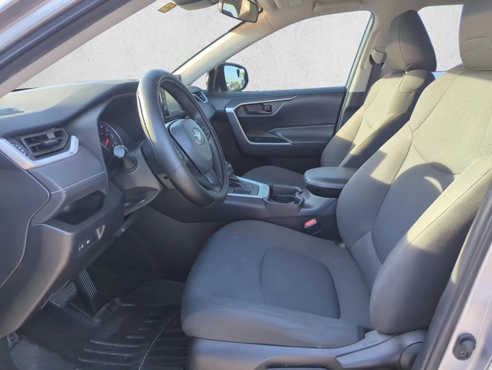 2021 Toyota RAV4 LE FWD (GS)