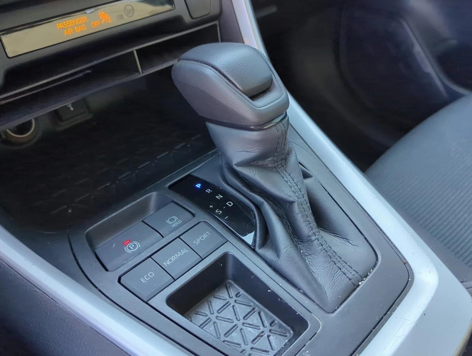 2021 Toyota RAV4 LE FWD (GS)