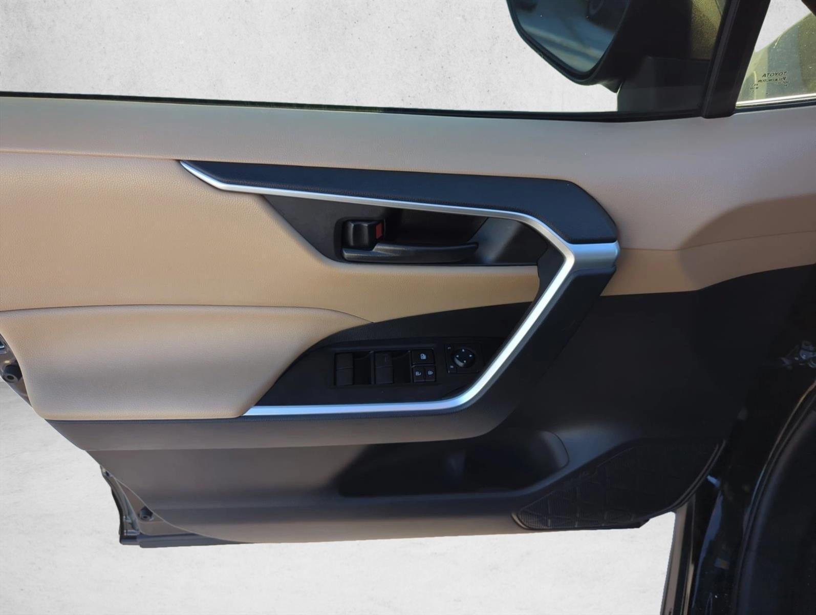 2025 Toyota RAV4 LE FWD (GS)