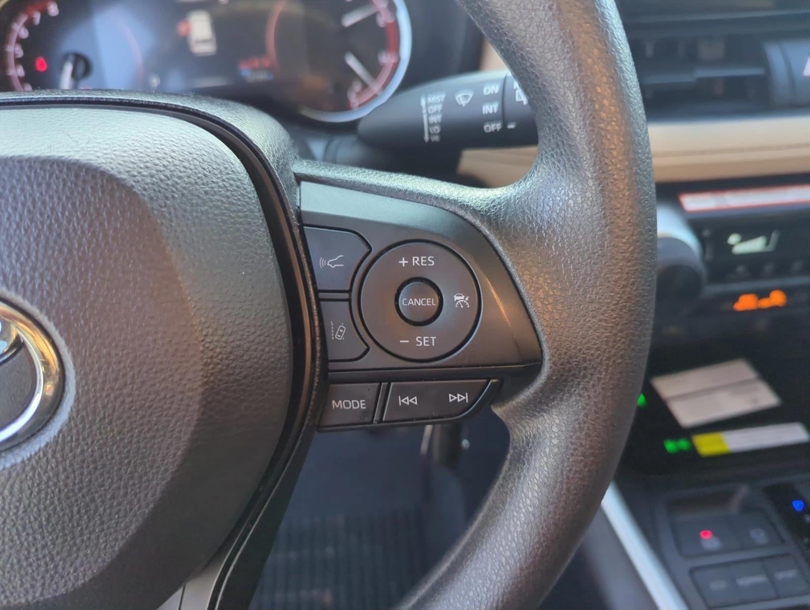 2025 Toyota RAV4 LE FWD (GS)