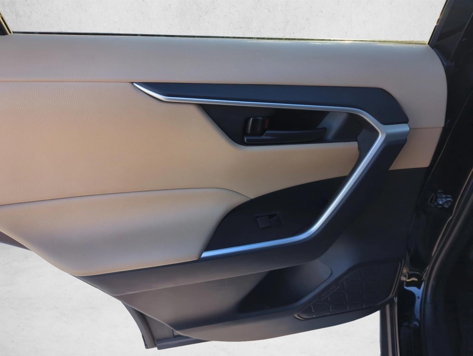 2025 Toyota RAV4 LE FWD (GS)