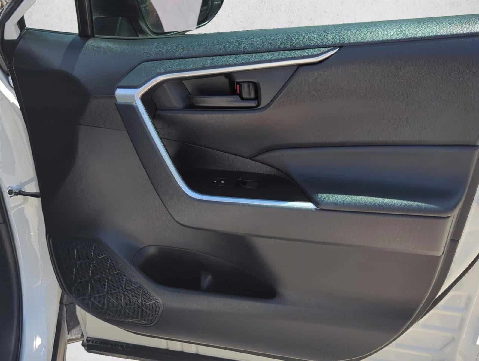 2024 Toyota RAV4 LE FWD (GS)