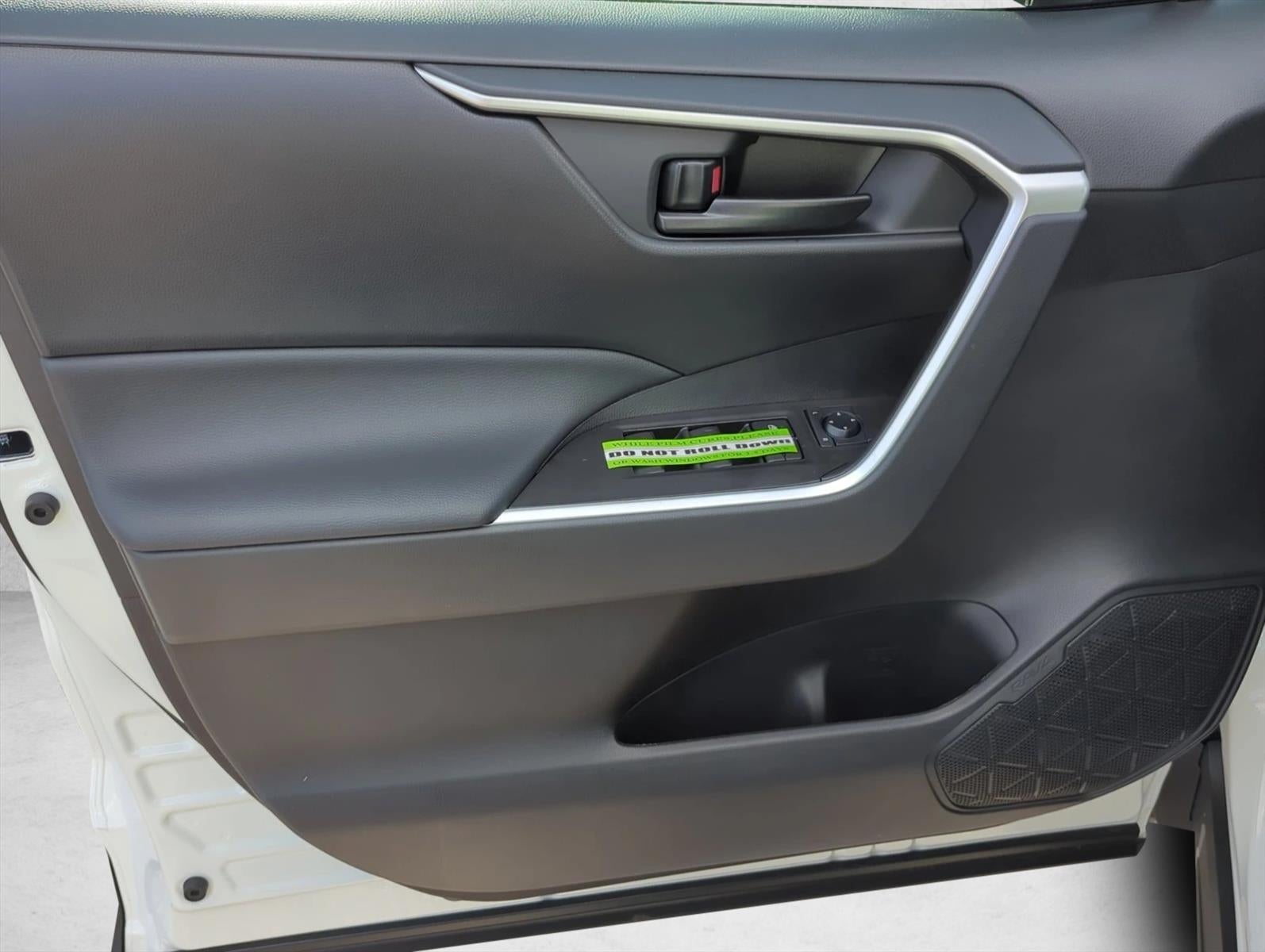 2025 Toyota RAV4 LE FWD (GS)