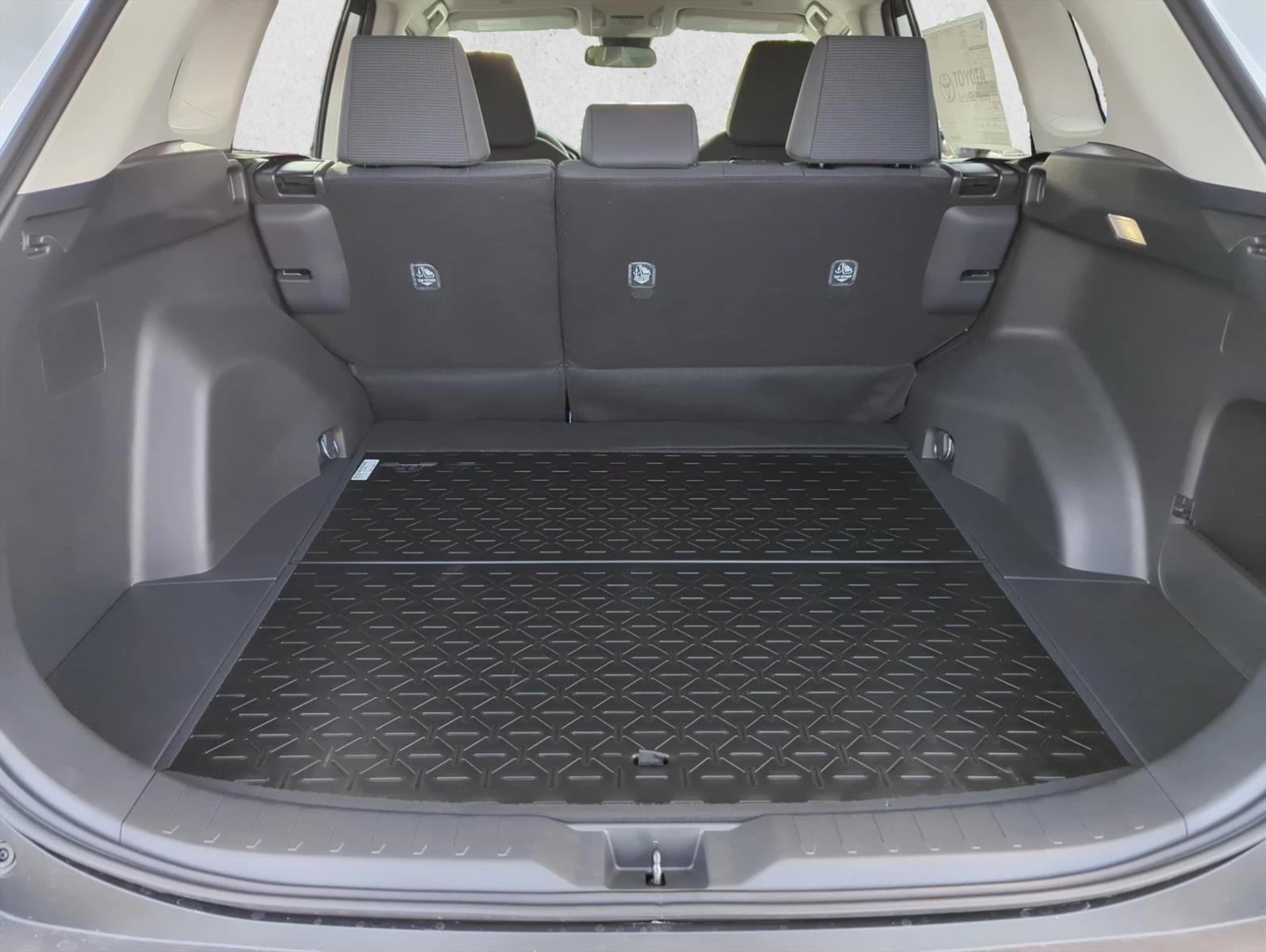 2025 Toyota RAV4 LE FWD (GS)