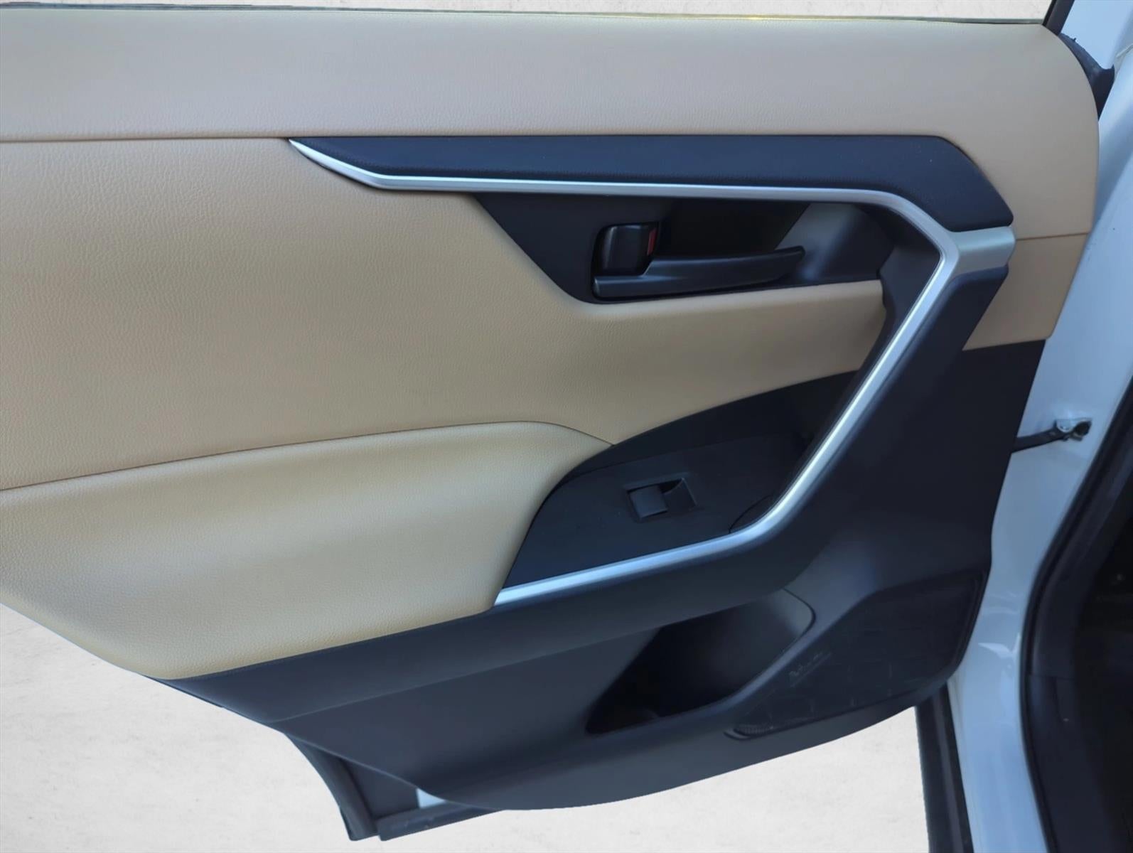 2023 Toyota RAV4 LE FWD (GS)