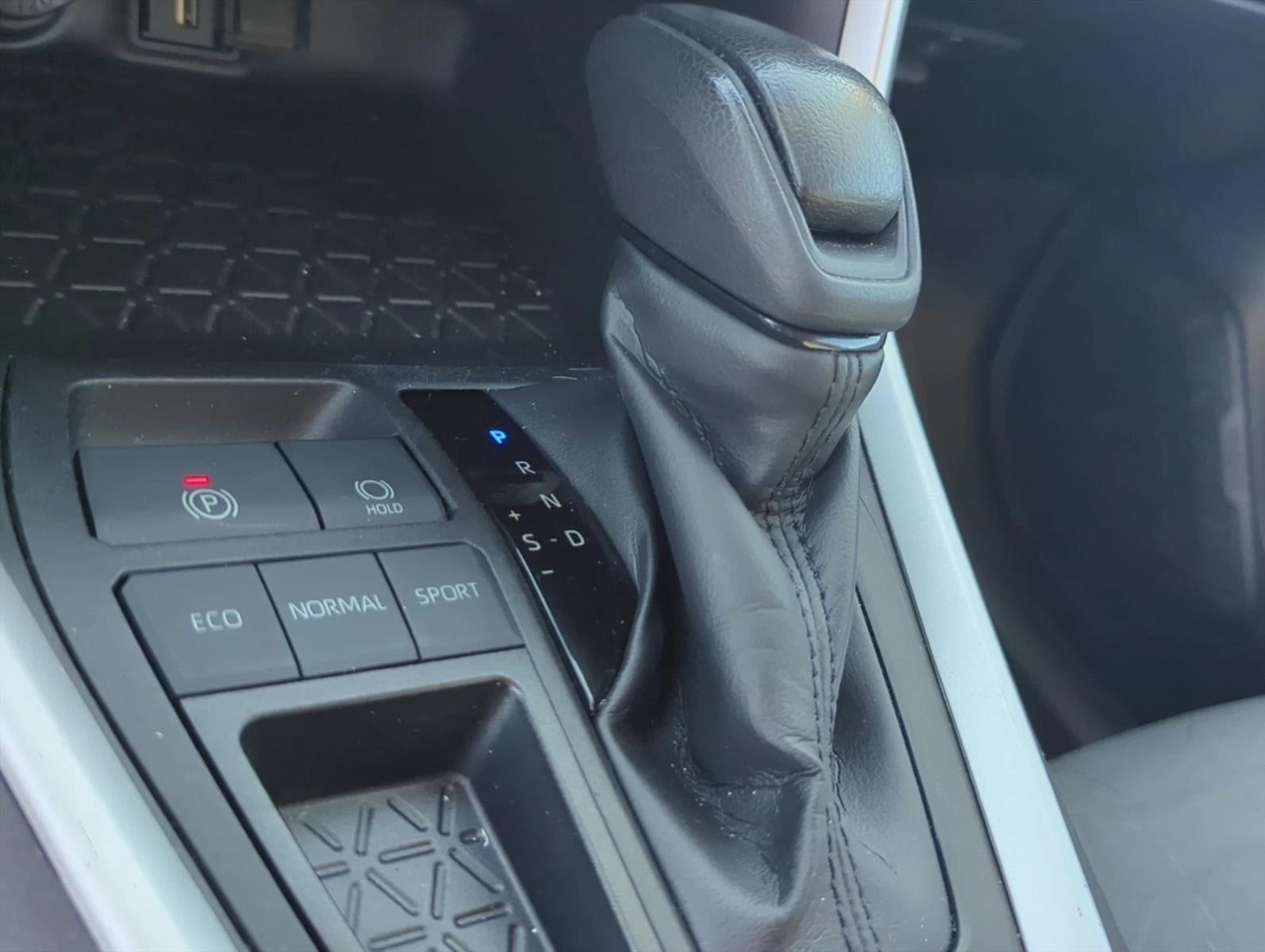 2022 Toyota RAV4 XLE FWD (GS)